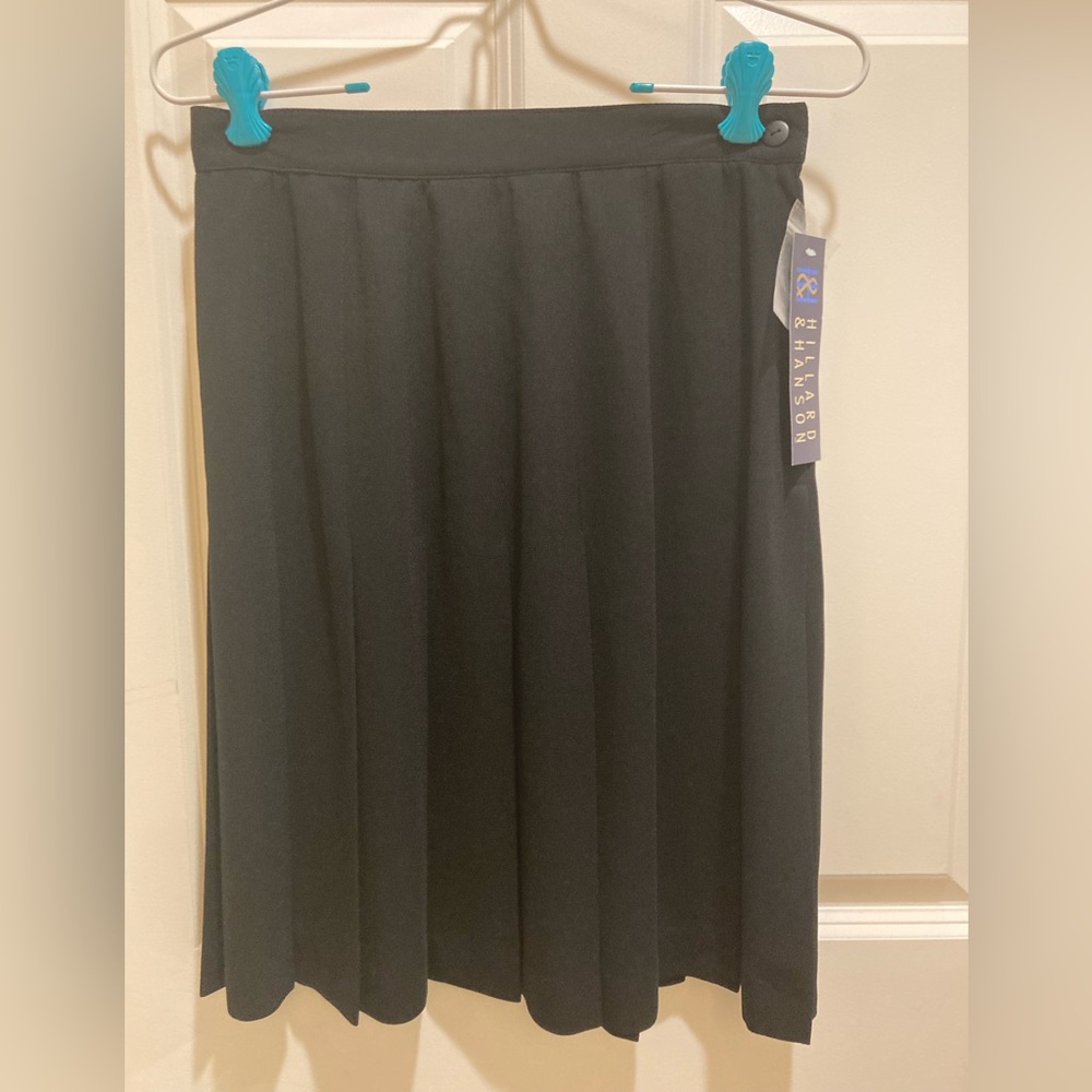 Hillard & Hanson Classic Pleated Black A-Line Skirt